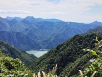 Salendo al Passo del Baremone - Scorcio del Lago di Idro