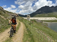 A fianco del Lago Castel